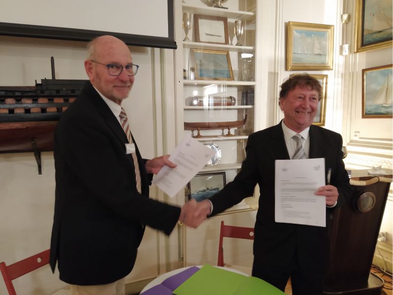 Signature d'un partenariat historique